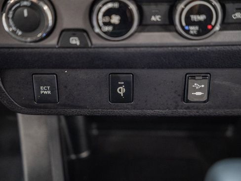 Used 2017 Toyota Tacoma TRD Off-Road image 28