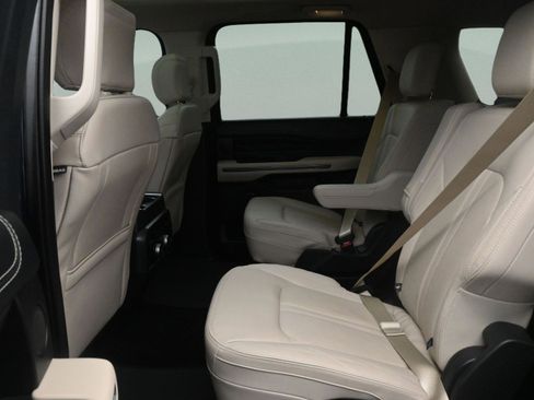 Used 2023 Ford Expedition Platinum RWD image 13