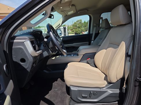 Certified 2023 Ford Expedition XLT AWD/4WD image 10