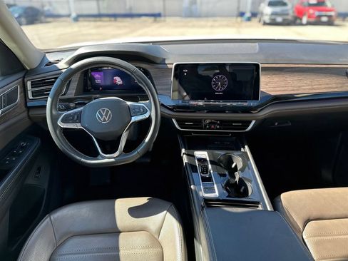 Used 2024 Volkswagen Atlas SEL AWD/4WD image 6