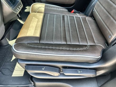 New 2026 GMC Yukon Denali Ultimate w/ LPO, Floor Liner Package AWD/4WD image 17