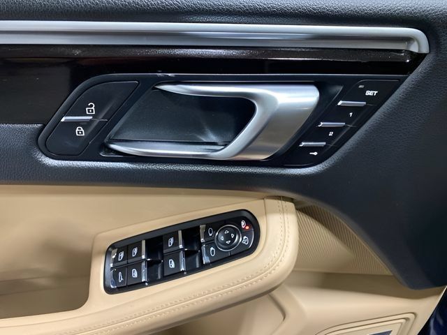 Used 2021 Porsche Macan AWD/4WD image 10