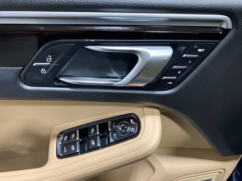 Used 2021 Porsche Macan AWD/4WD image 10