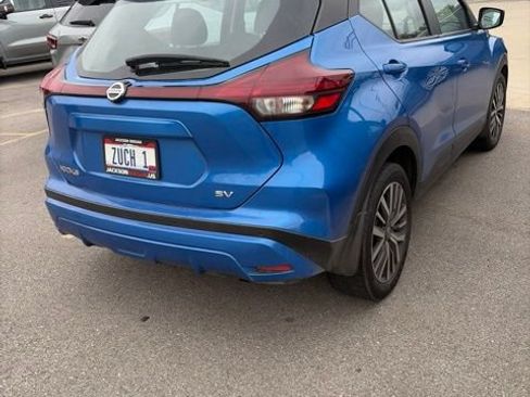 Used 2021 Nissan Kicks SV FWD image 3