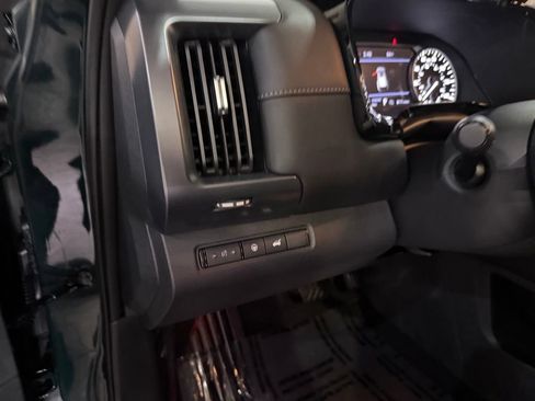 Certified 2025 Nissan Pathfinder SL w/ SL Premium Package FWD image 14