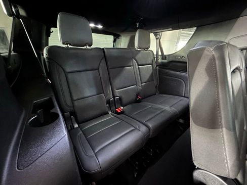 Used 2025 Chevrolet Suburban LT image 46