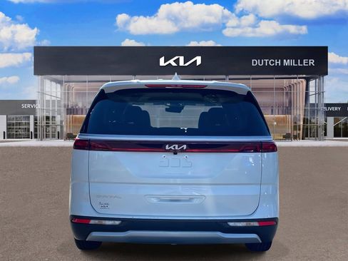 Used 2024 Kia Carnival LX image 6