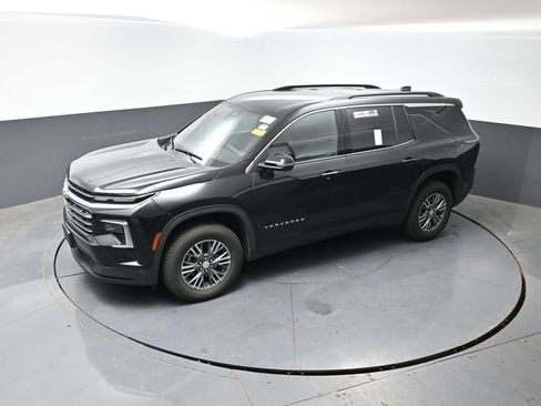 Used 2024 Chevrolet Traverse LT FWD image 18