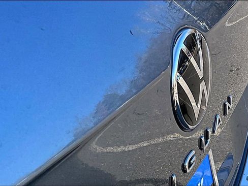 Used 2024 Volkswagen Tiguan Wolfsburg Edition image 22