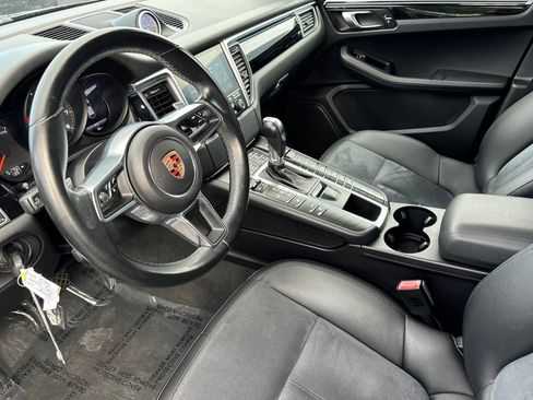 Used 2018 Porsche Macan AWD/4WD image 10