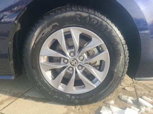 Used 2024 Toyota Sienna XLE image 9