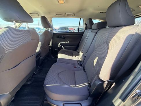 Used 2023 Toyota Highlander L image 20