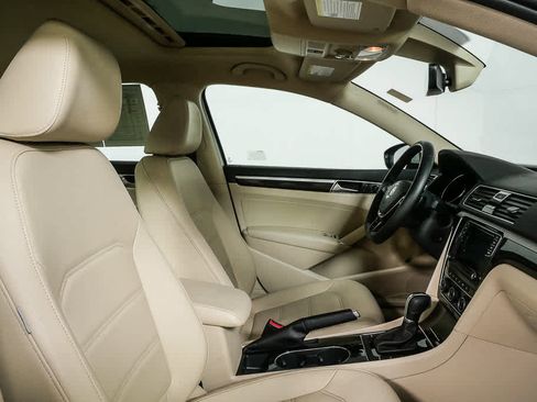 Used 2019 Volkswagen Passat 2.0T SE R-Line FWD image 18