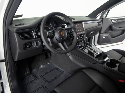 New 2026 Porsche Macan AWD/4WD image 4
