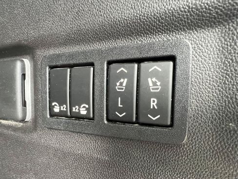 Used 2021 GMC Yukon AT4 w/ AT4 Premium Plus Package AWD/4WD image 16