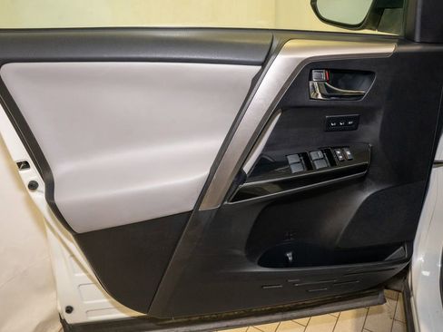 Used 2016 Toyota RAV4 Limited image 12