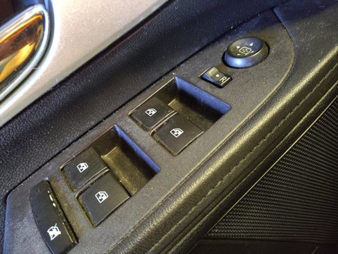 Used 2016 Chevrolet Equinox LTZ w/ Enhanced Convenience Package image 27