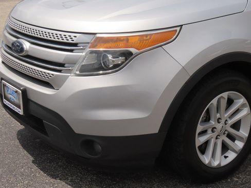 Used 2013 Ford Explorer XLT image 3