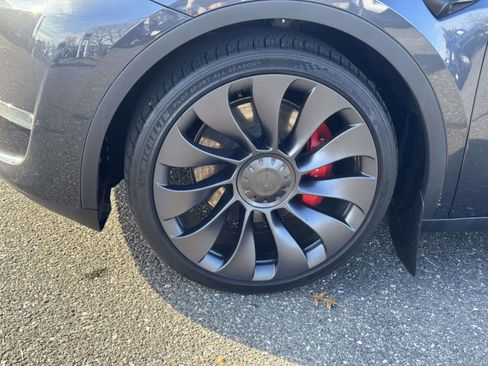 Used 2024 Tesla Model Y Performance image 8