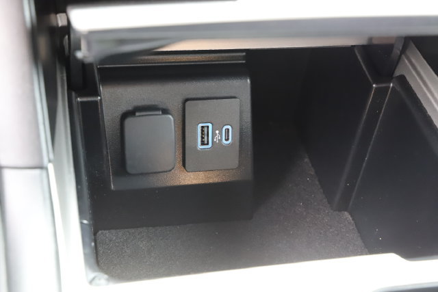 Used 2023 Ford Explorer XLT AWD/4WD image 29