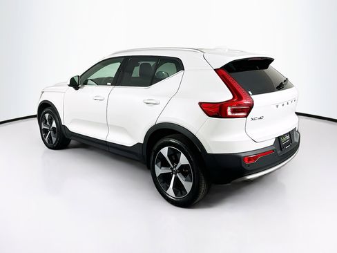 Used 2025 Volvo XC40 B5 Plus image 5