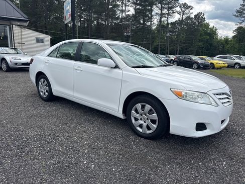 Used 2010 Toyota Camry image 4