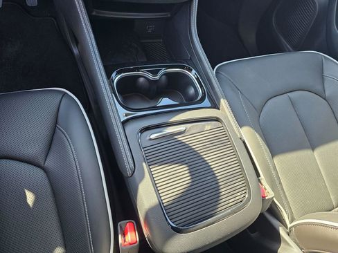 New 2027 Chrysler Pacifica Limited AWD/4WD image 23