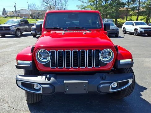 Used 2025 Jeep Wrangler Unlimited Sahara AWD/4WD image 19
