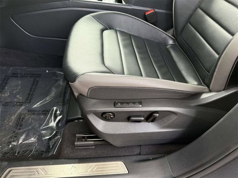 Used 2022 Volkswagen Atlas SEL Premium image 11