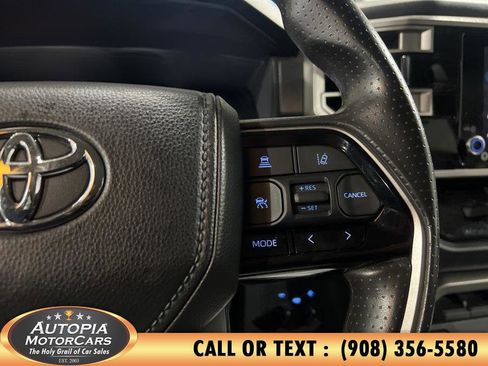 Used 2022 Toyota Tundra SR5 w/ SR5 Convenience Package AWD/4WD image 27