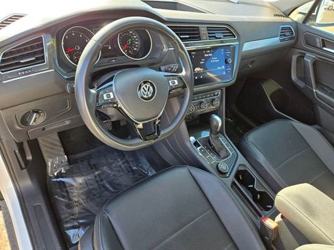 Used 2020 Volkswagen Tiguan SE w/ Panoramic Sunroof Package image 11