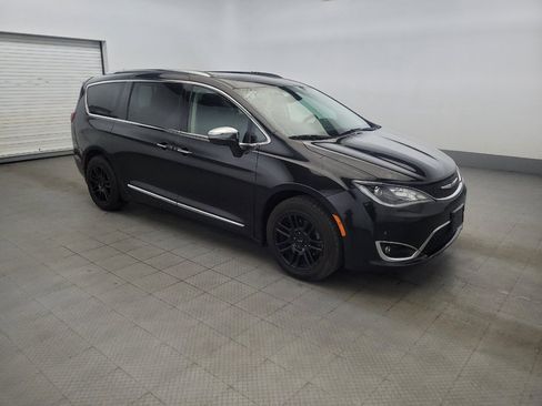 Used 2018 Chrysler Pacifica Limited FWD image 11