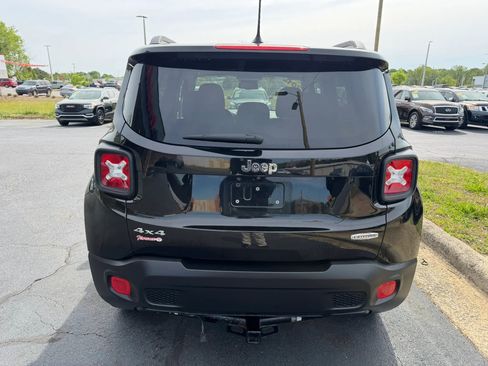 Used 2016 Jeep Renegade Latitude w/ Popular Equipment Group AWD/4WD image 6