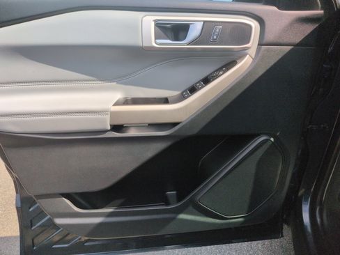 Certified 2022 Ford Explorer XLT w/ Equipment Group 202A RWD image 13