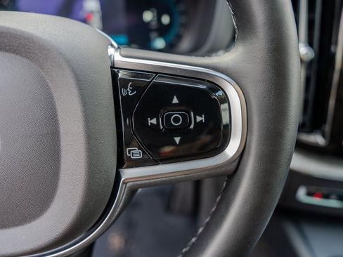 Used 2025 Volvo XC60 B5 Plus image 7