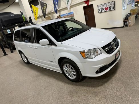 Used 2019 Dodge Grand Caravan SXT image 14