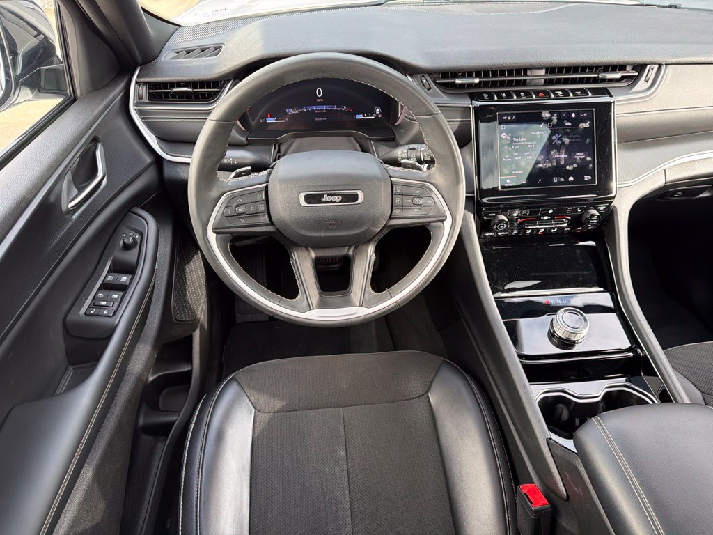 Used 2023 Jeep Grand Cherokee Altitude AWD/4WD image 6