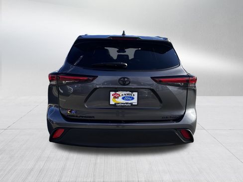 Used 2024 Toyota Highlander XLE image 6