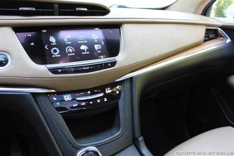Used 2017 Cadillac XT5 Platinum w/ Driver Assist Package AWD/4WD image 35