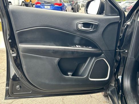 Used 2019 Jeep Compass Latitude image 36