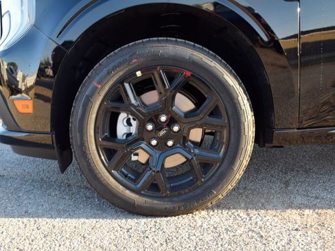 New 2026 Ford Maverick Lobo image 25