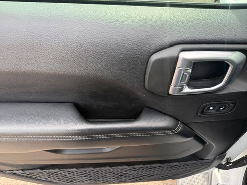 Used 2020 Jeep Gladiator Overland image 14