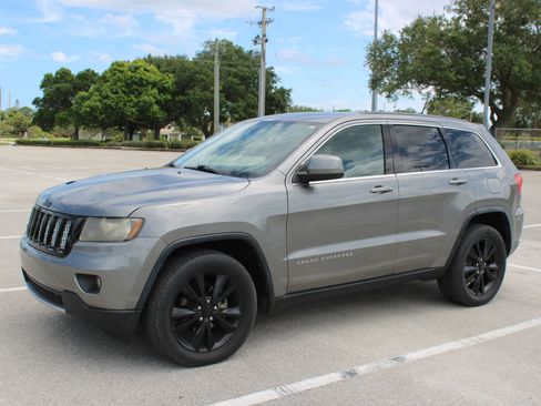 Used 2012 Jeep Grand Cherokee Altitude RWD image 2