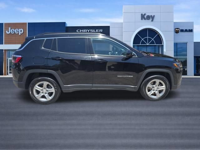 Used 2024 Jeep Compass Latitude AWD/4WD image 4