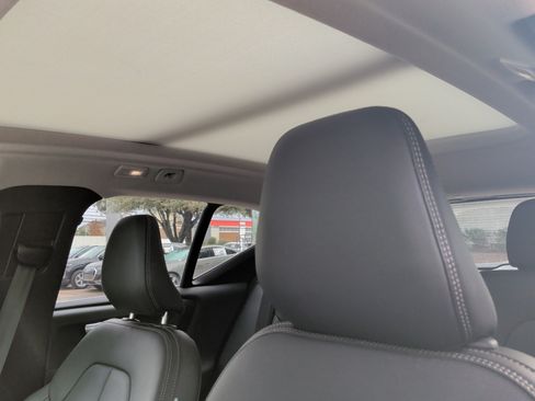 Used 2025 Volvo XC40 B5 Core image 32