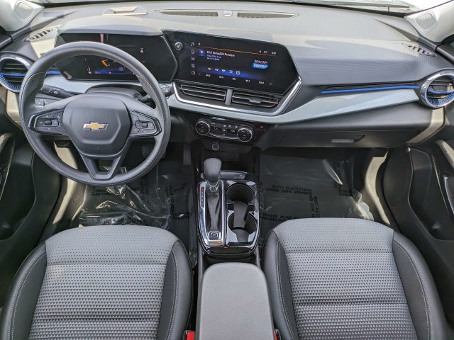 Used 2025 Chevrolet Trax LT FWD image 15