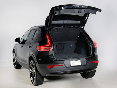 Used 2025 Volvo XC40 B5 Plus AWD/4WD image 30