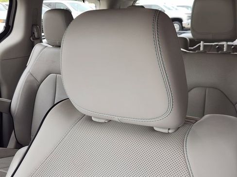 Used 2020 Chrysler Pacifica Limited w/ Advanced Safetytec Group image 22