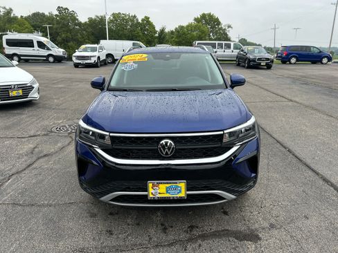Used 2024 Volkswagen Taos SE AWD/4WD image 9