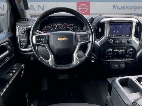 Used 2022 Chevrolet Silverado 1500 LT image 9